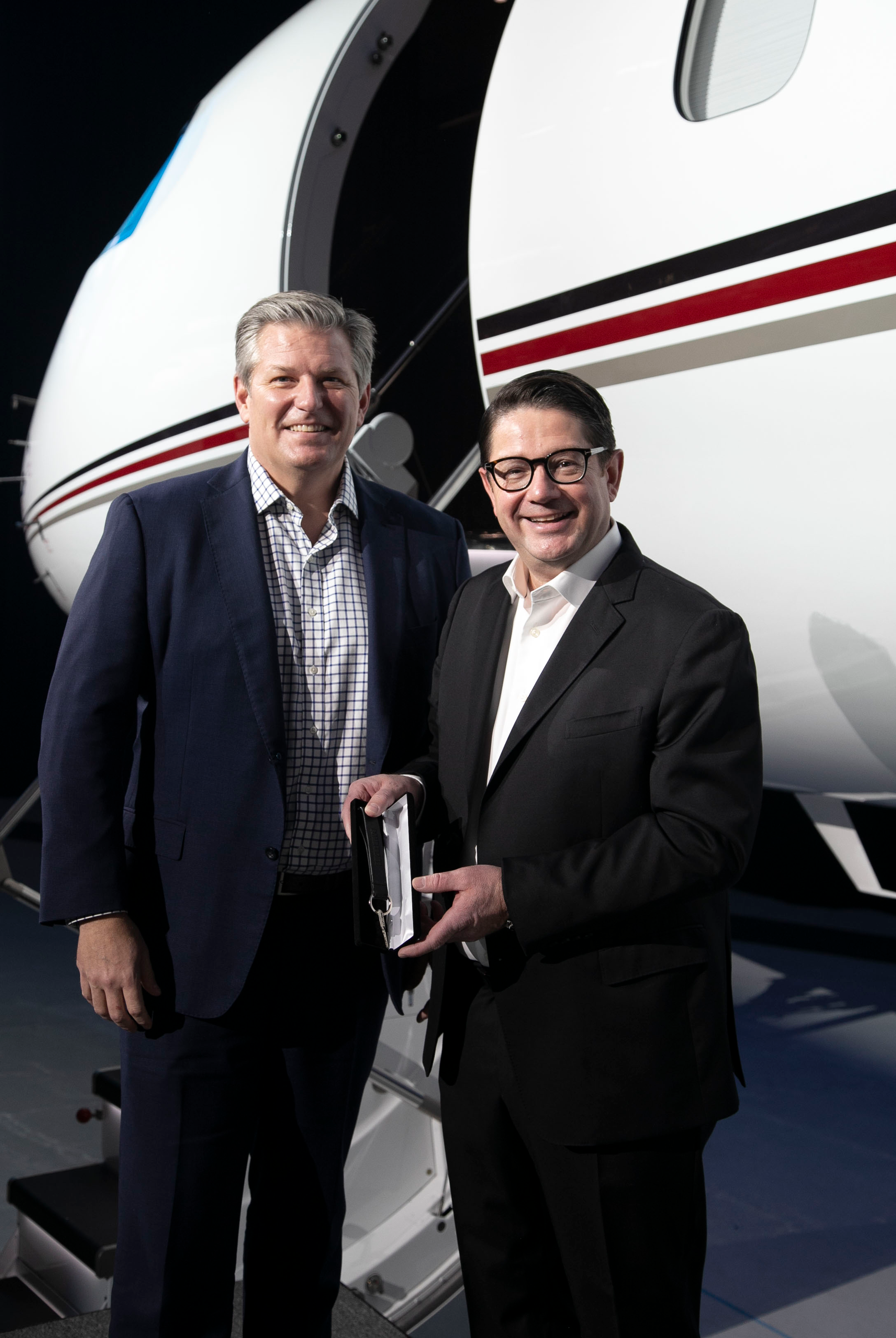 NetJets' leader receives the key to the Global 7500