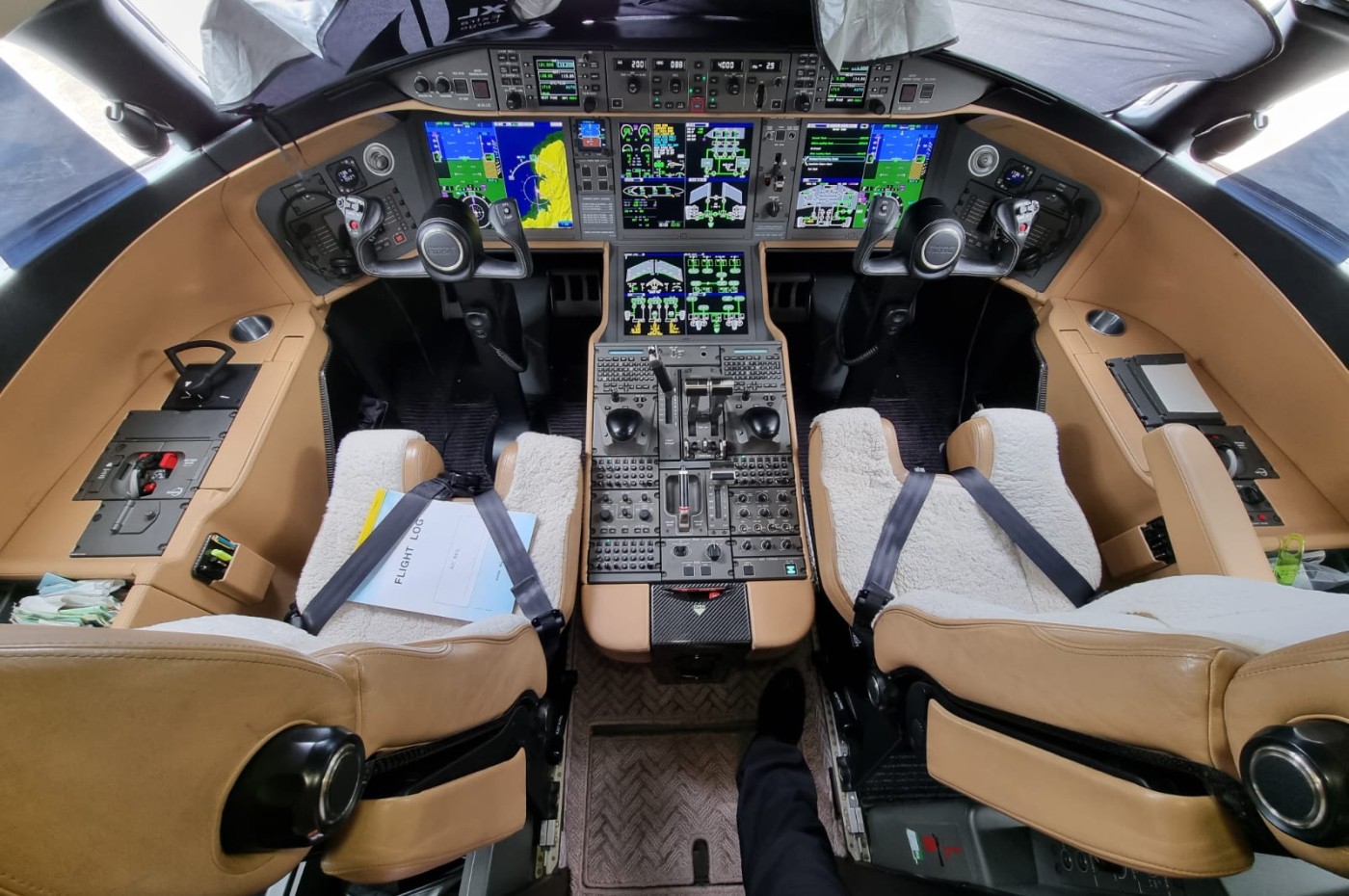 Global Vision 6000 S/N 9821 Cockpit