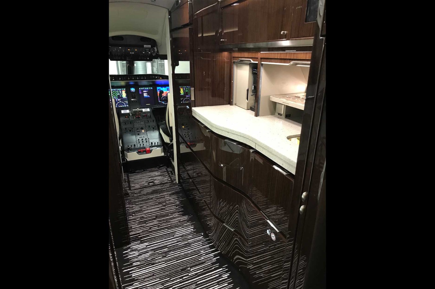 Challenger 650 S/N 6118 galley