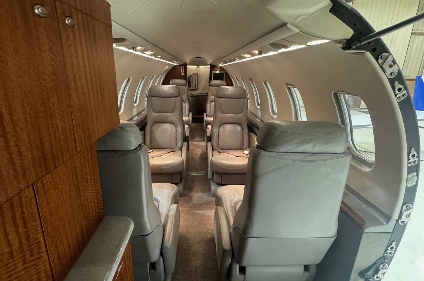 Learjet 45-229, Cabin 1