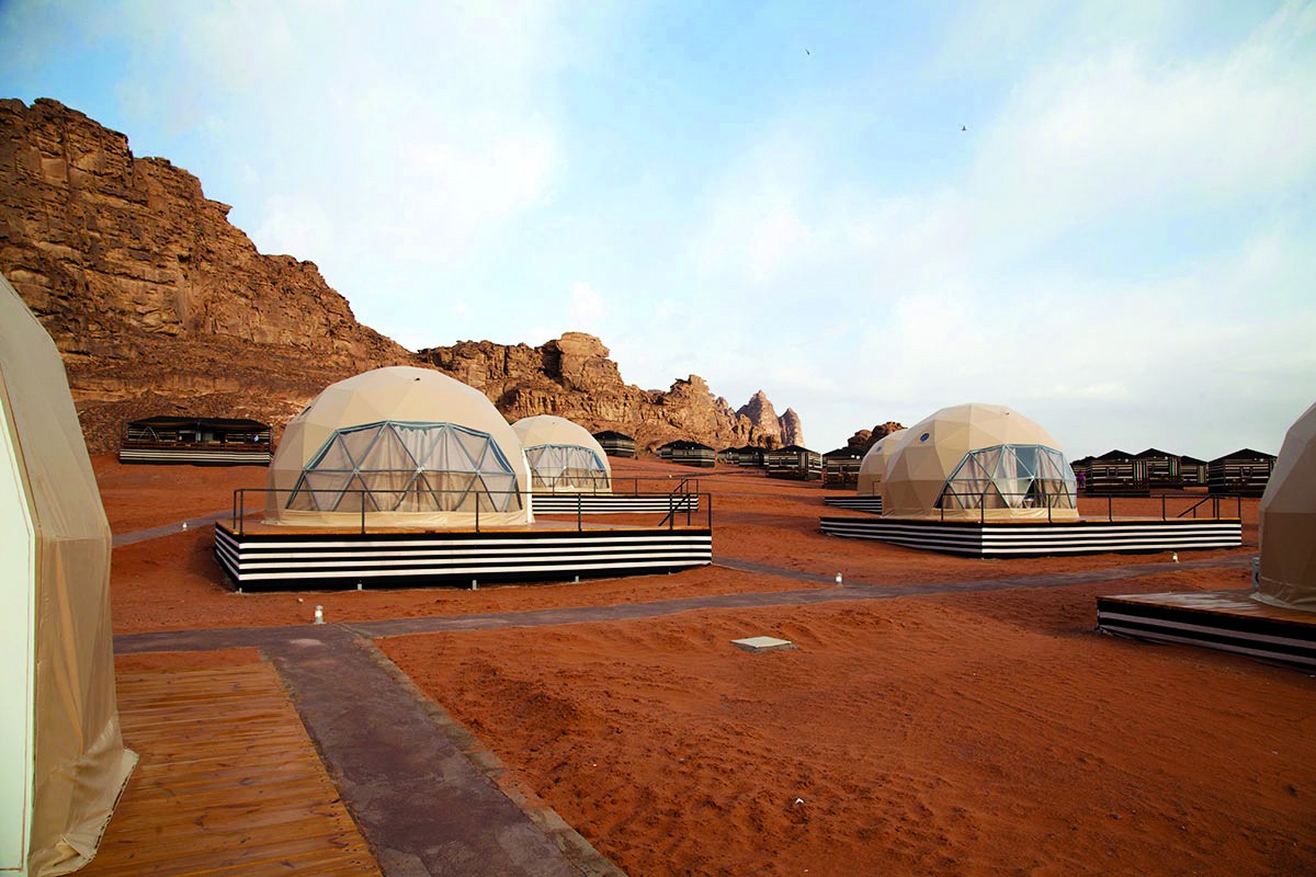 Take an indulgent journey back in time to a period of nomadic adventure with Wadi Rum’s Sun City Camp. 